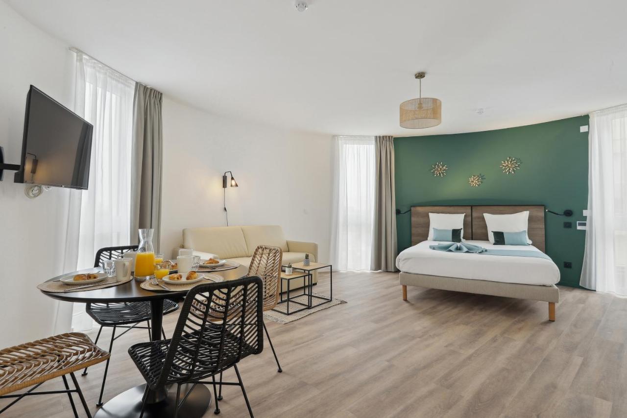 Executive Suite with Double Bed and Sofa Bed