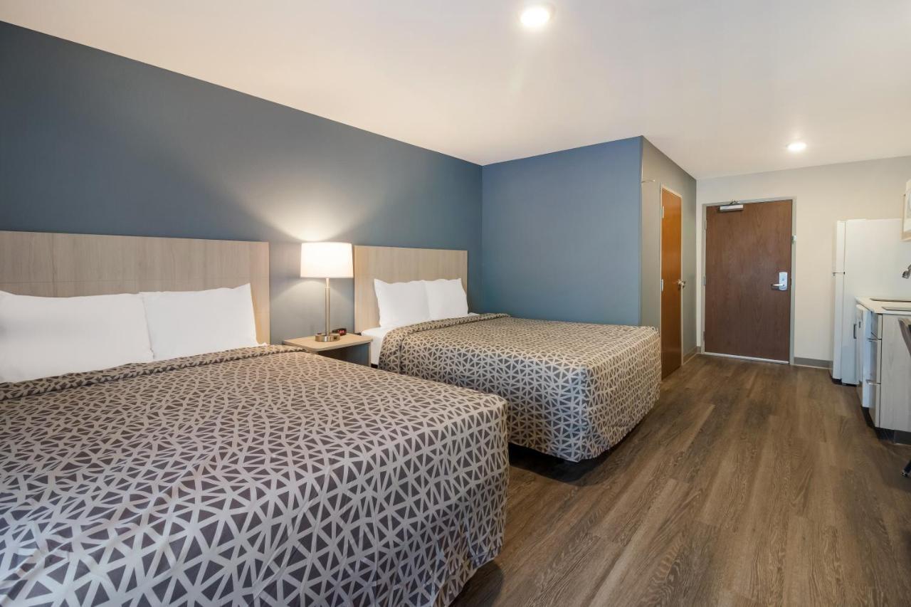 QUEEN SUITE TWO QUEEN BEDS