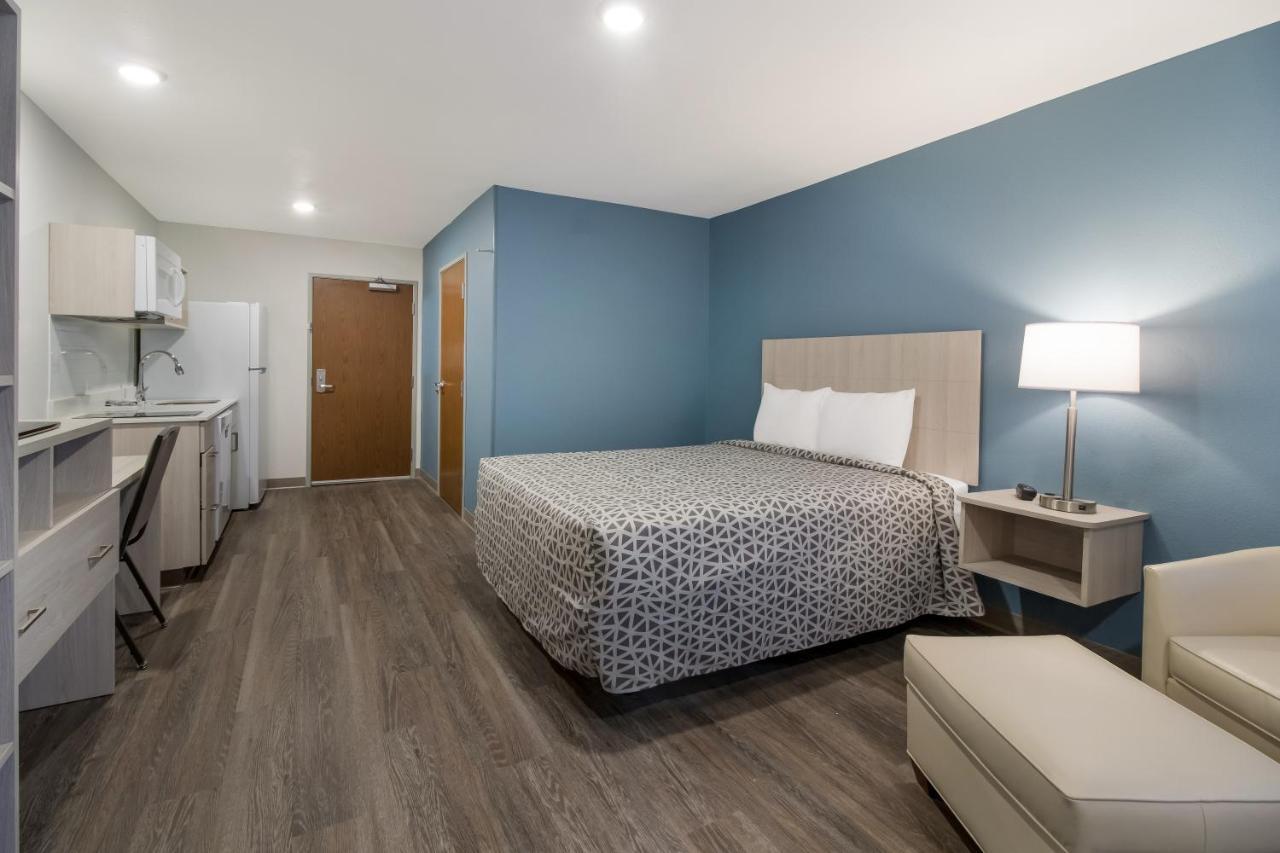 QUEEN SUITE W DISHWASHER DISHES or COOKWARE