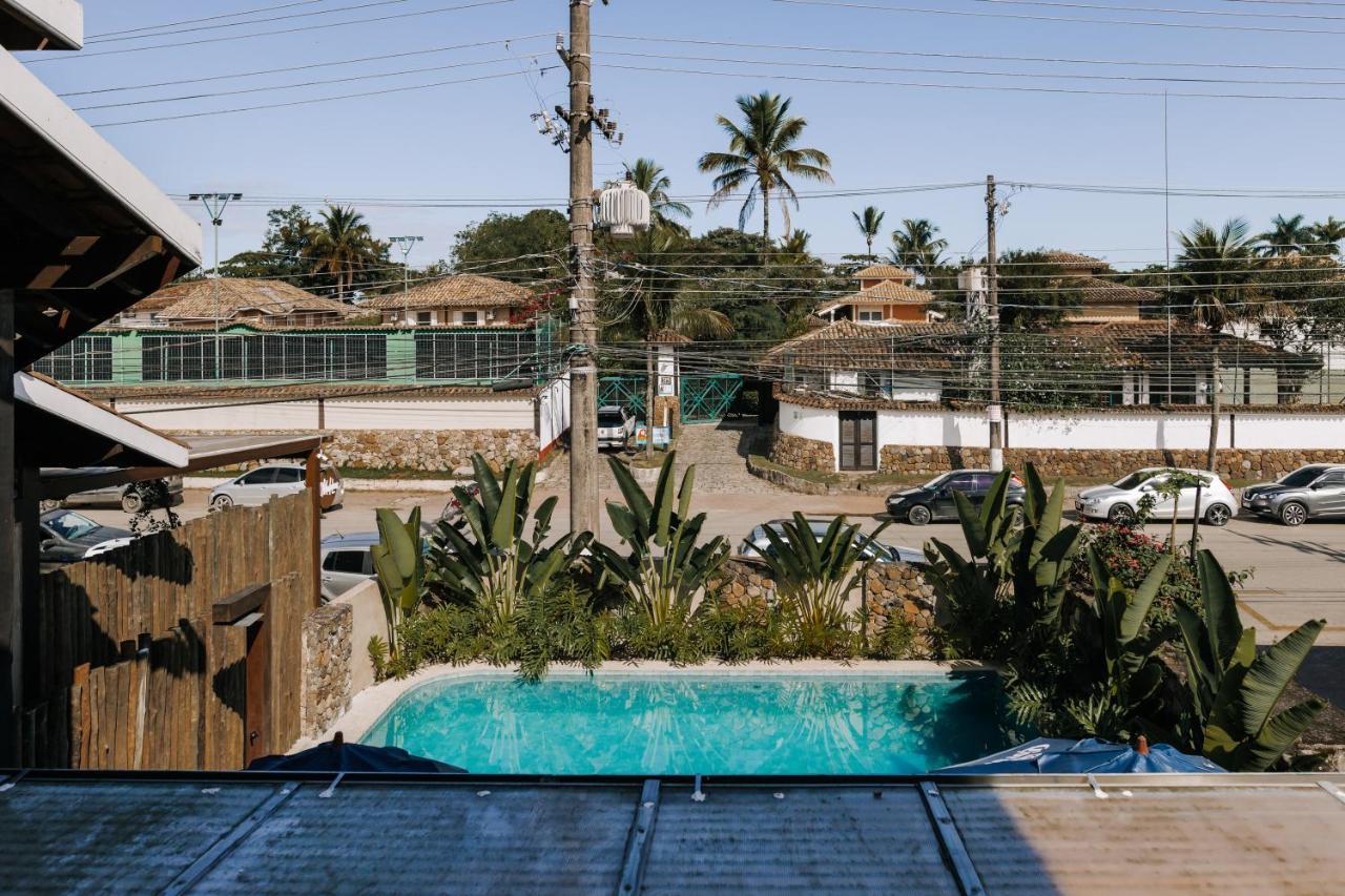 Quarto Triplo com Vista para a Piscina