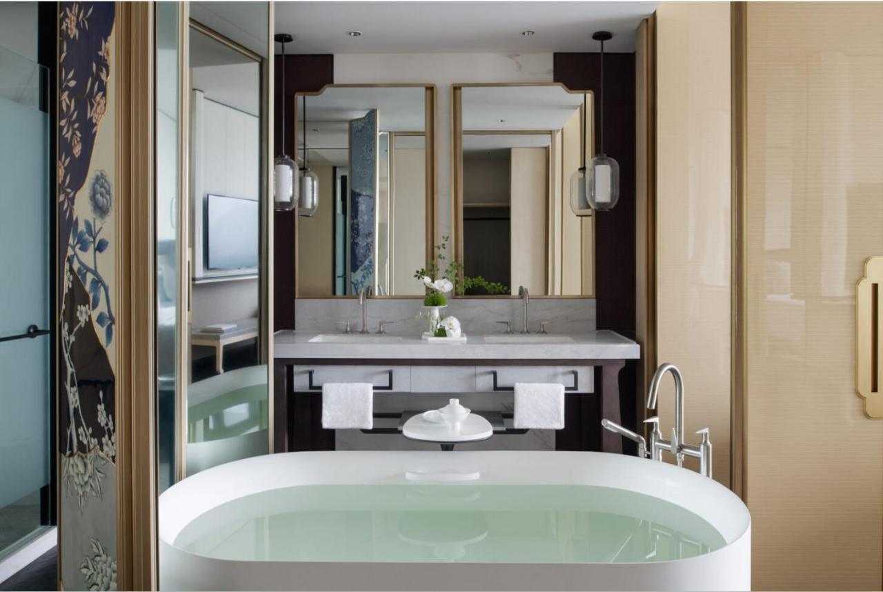 Premier Lake View Room Twin