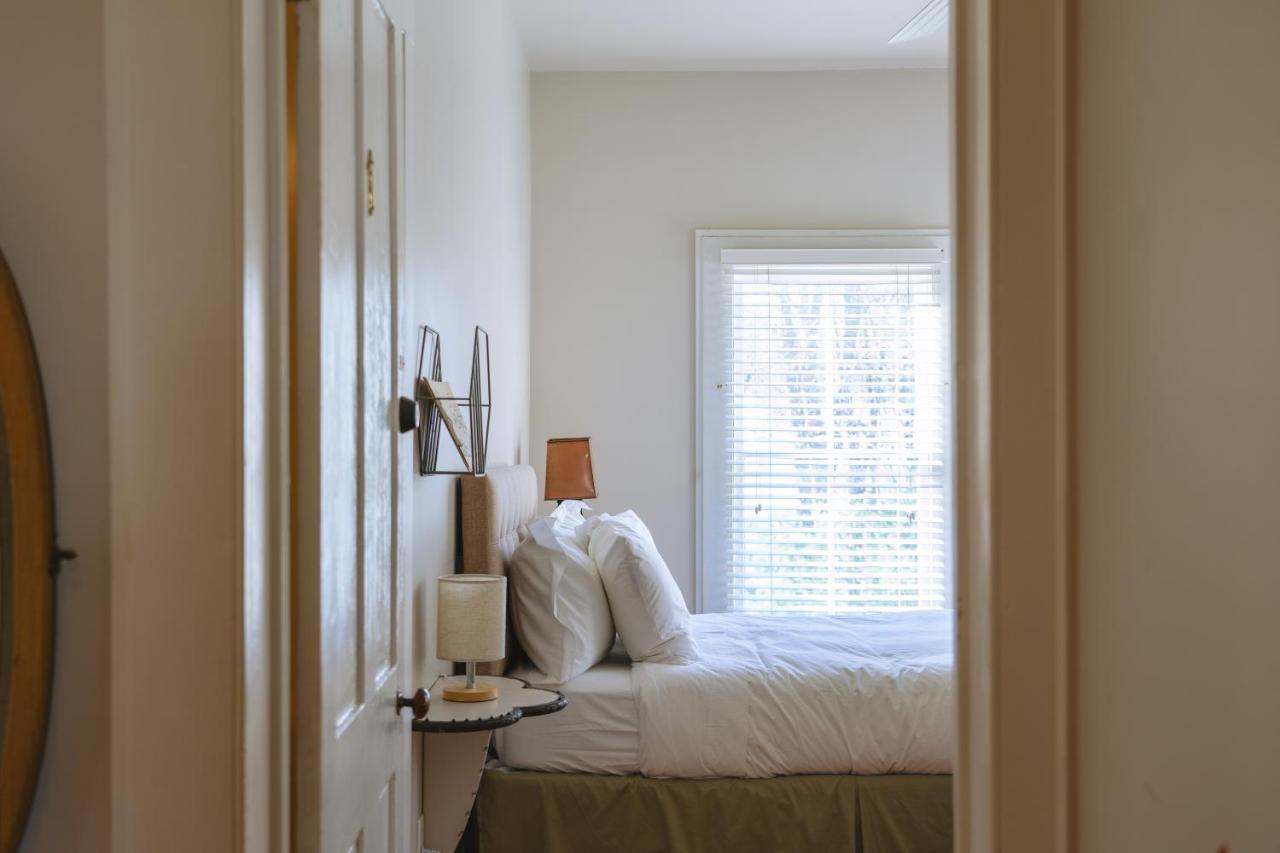 Queen Room Garden View
