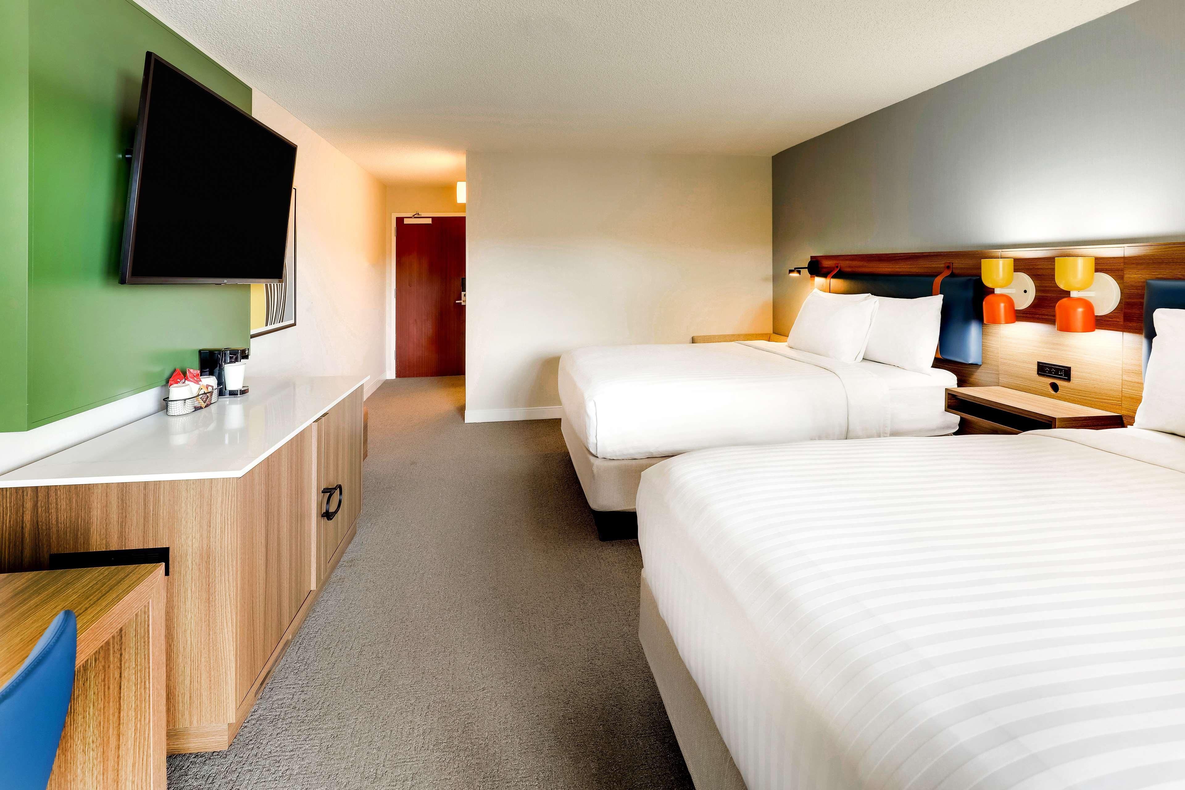 Water View Guestroom Two Queens