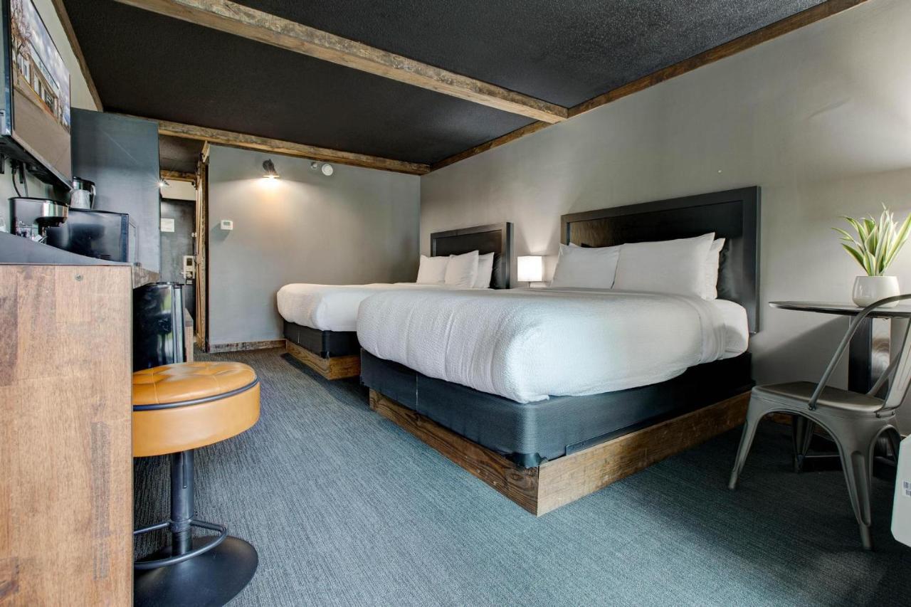 Queen Room Two Queen Beds Non-Smoking