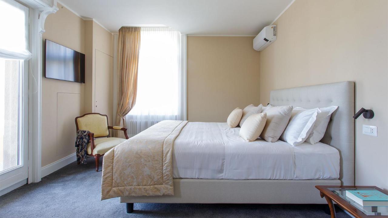Deluxe Double Room Balcony,1498688824:JPEG