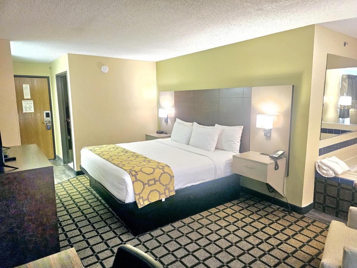 1 King Bed Studio Suite Hot Tub Non-Smoking