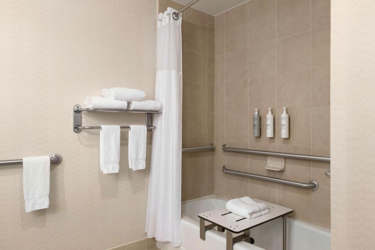 King Room with Tub - Mobility and Hearing Access