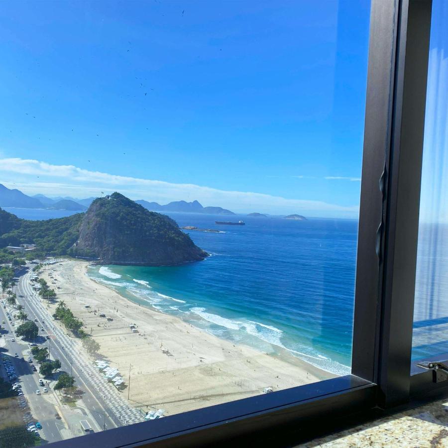 Quarto com Cama King-size e Vista do Mar