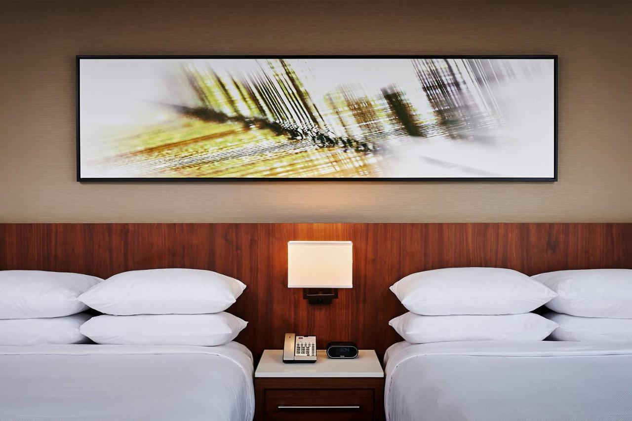 Deluxe 2 Queen Beds