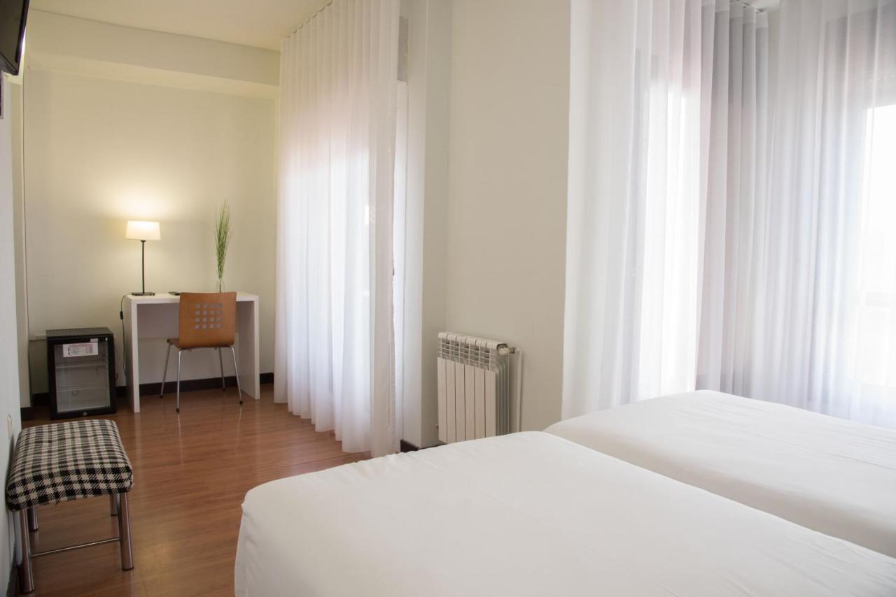 Twin Room,1498588096:JPEG