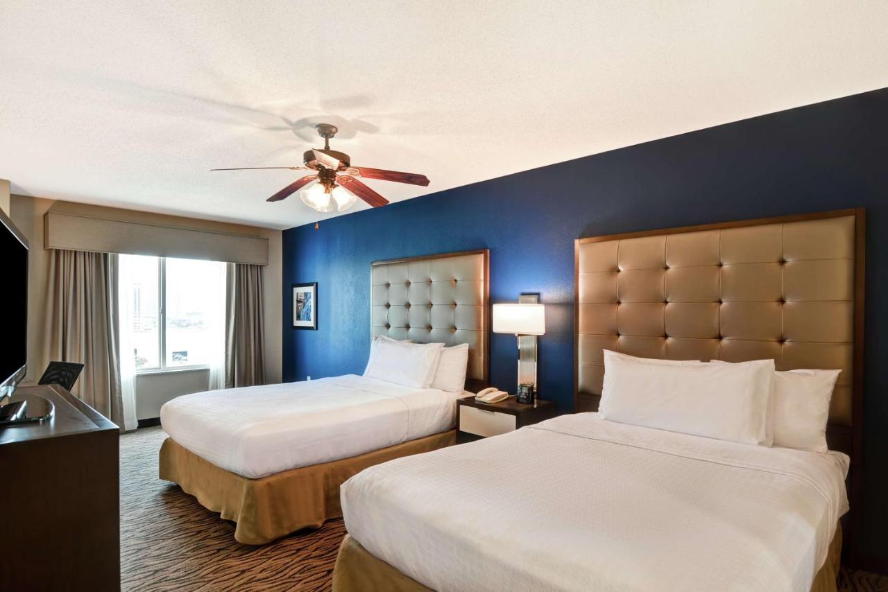 One-Bedroom Queen Suite Two Queen Beds