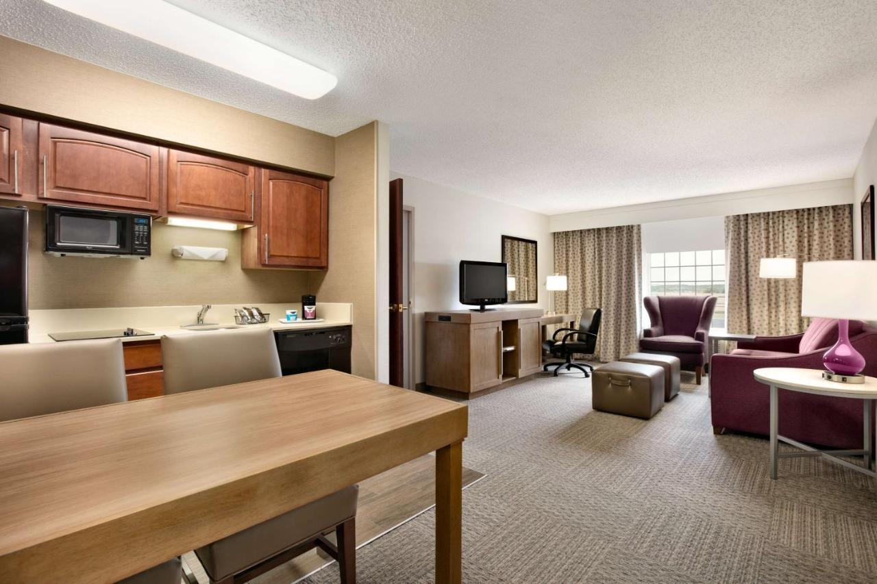 One-Bedroom King Suite Kitchen Non-Smoking