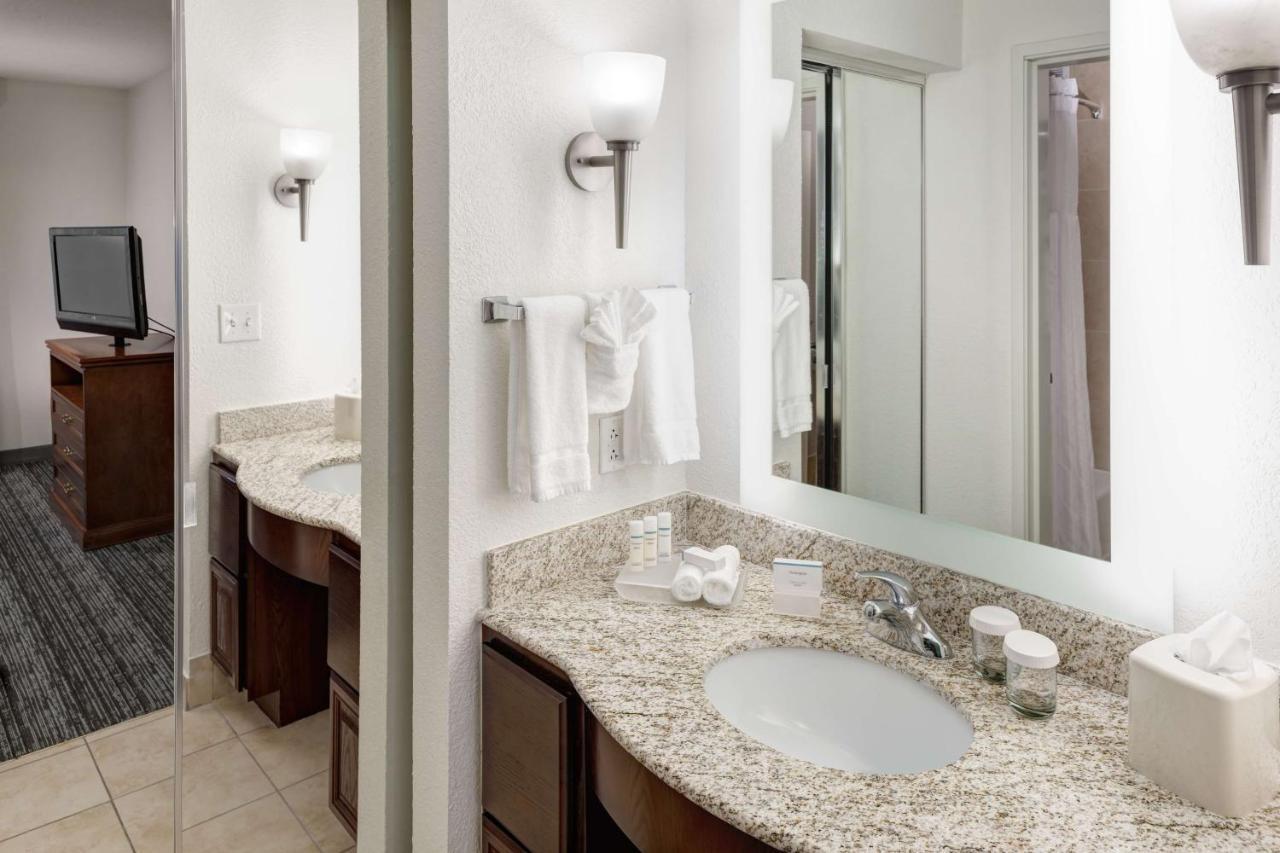 One-Bedroom King Suite - Non-Smoking