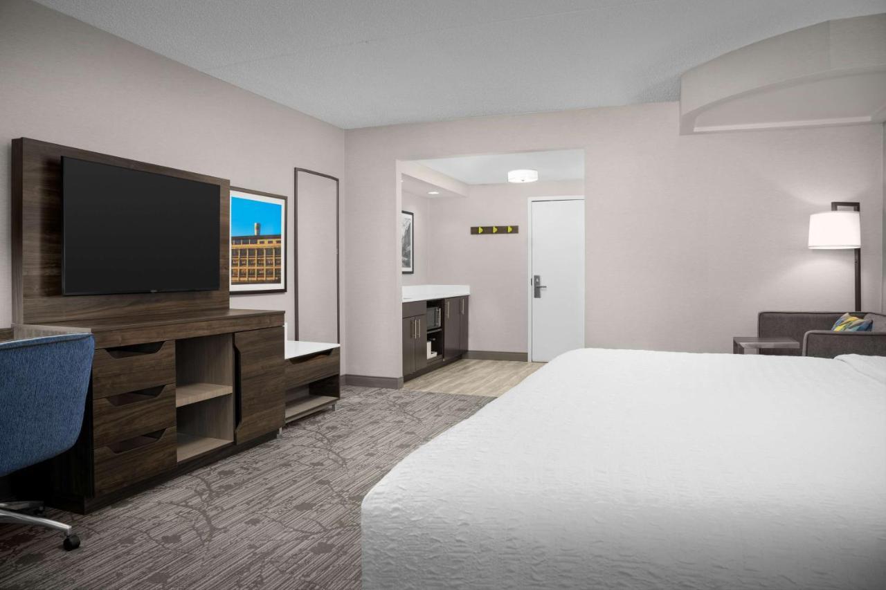 King Studio Suite with Fireplace - Non-Smoking