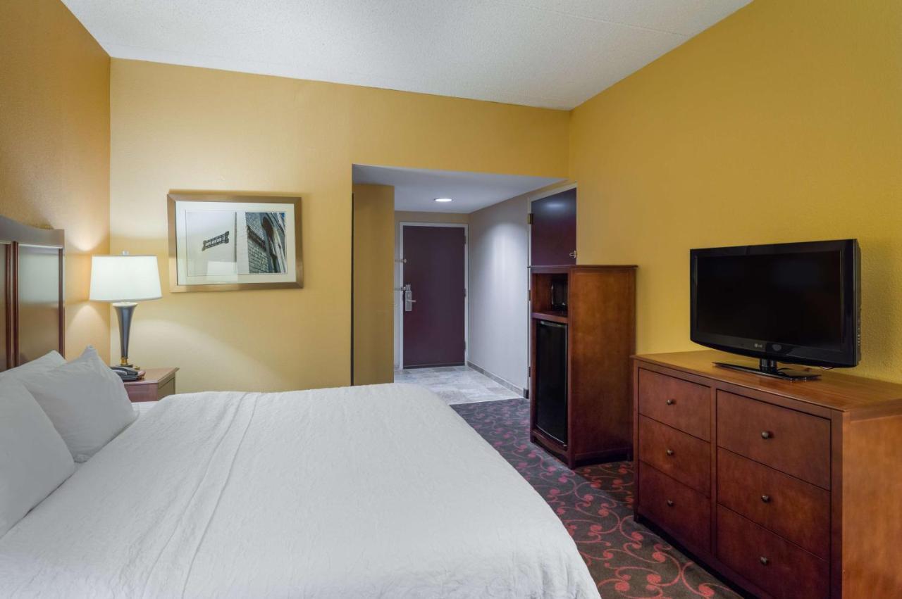 King Room with Accessible Tub - Mobility and Hearing Access/Non-Smoking