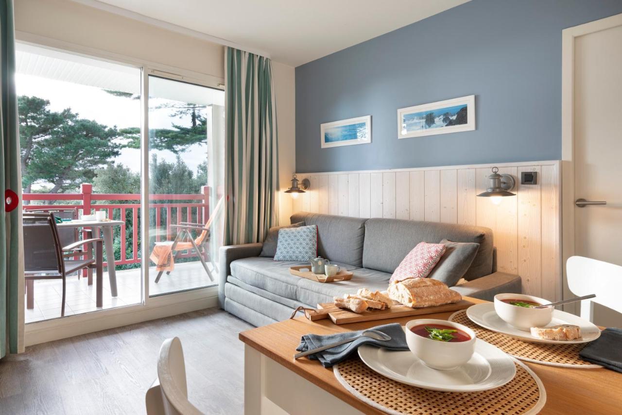 One-Bedroom Apartment Terrace or Balcony Sea View,1498644238:JPEG