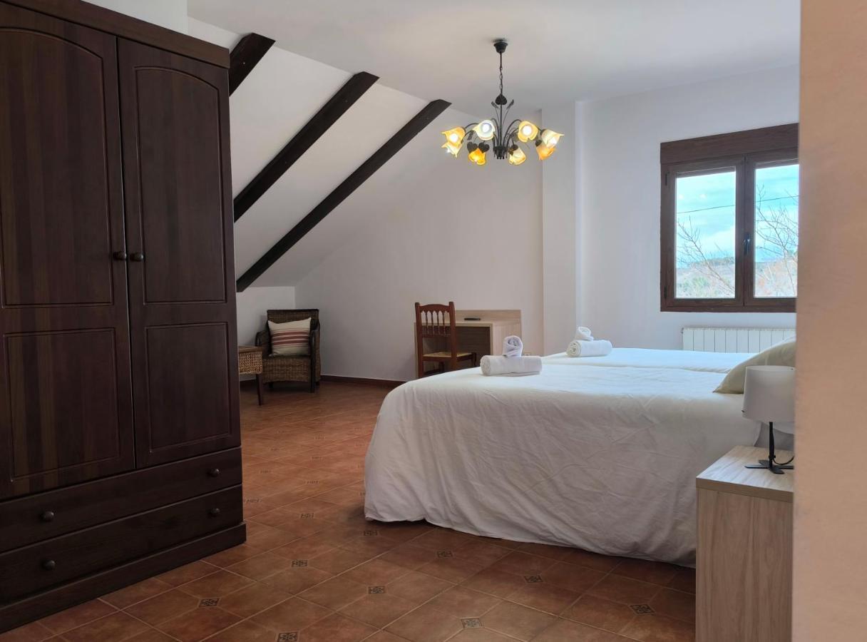 Twin Room,1498657726:JPEG