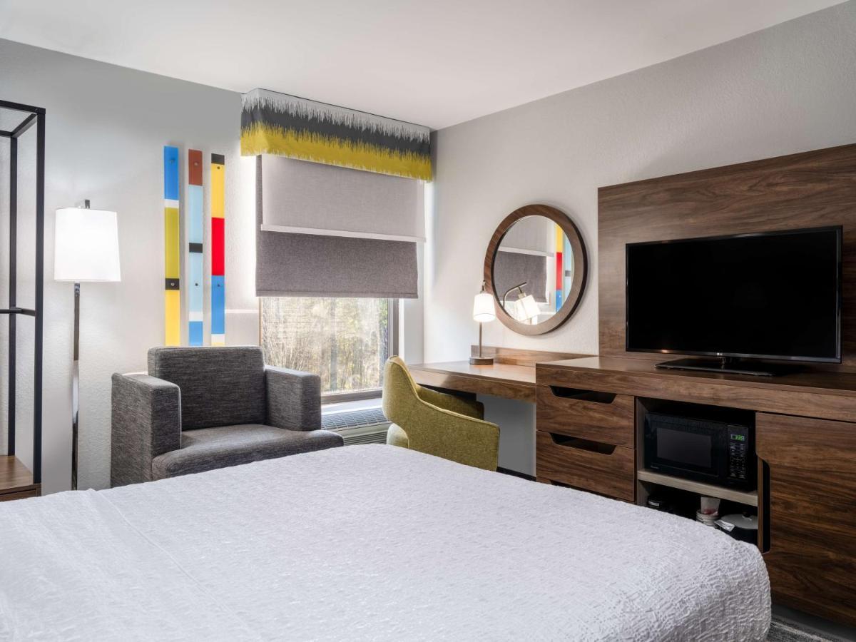 Queen Room with Mobility Access/Non-Smoking