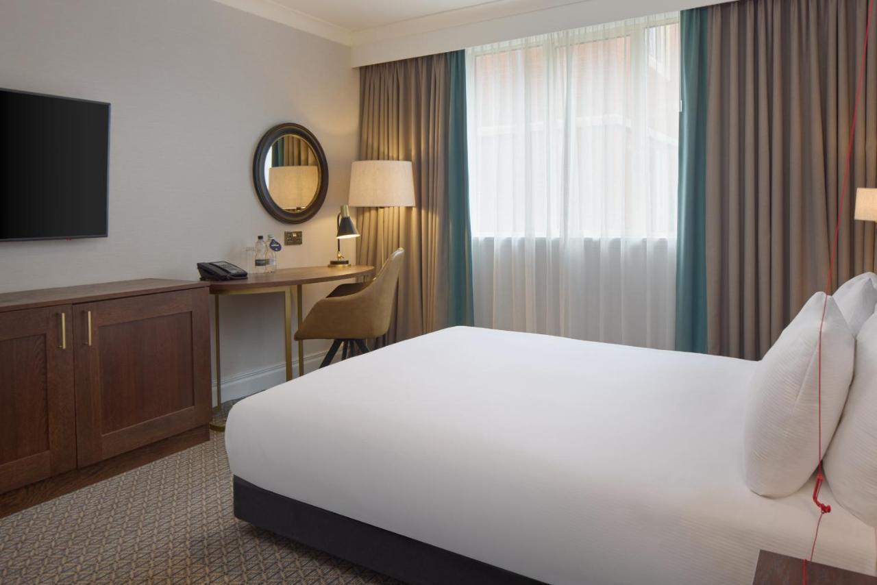 Queen Room Accessible