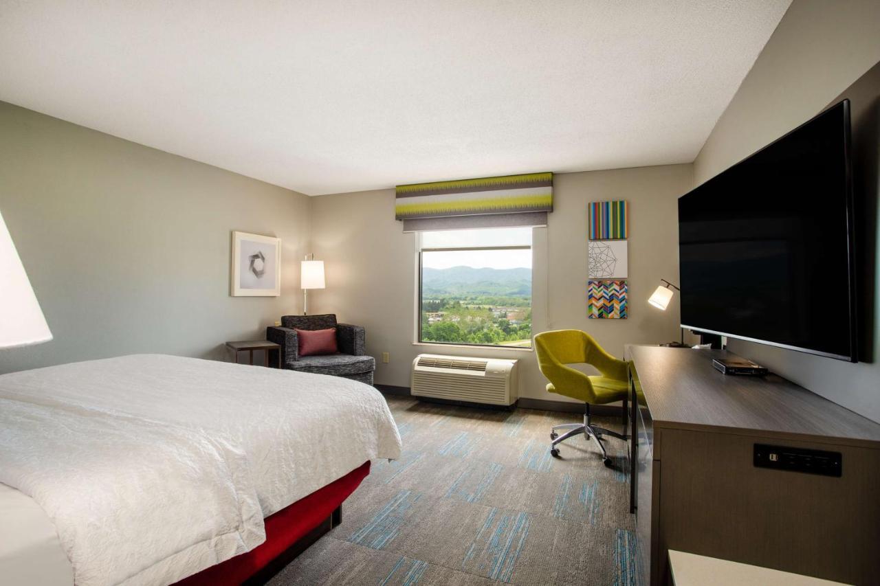 King Room with King Bed - Non-Smoking