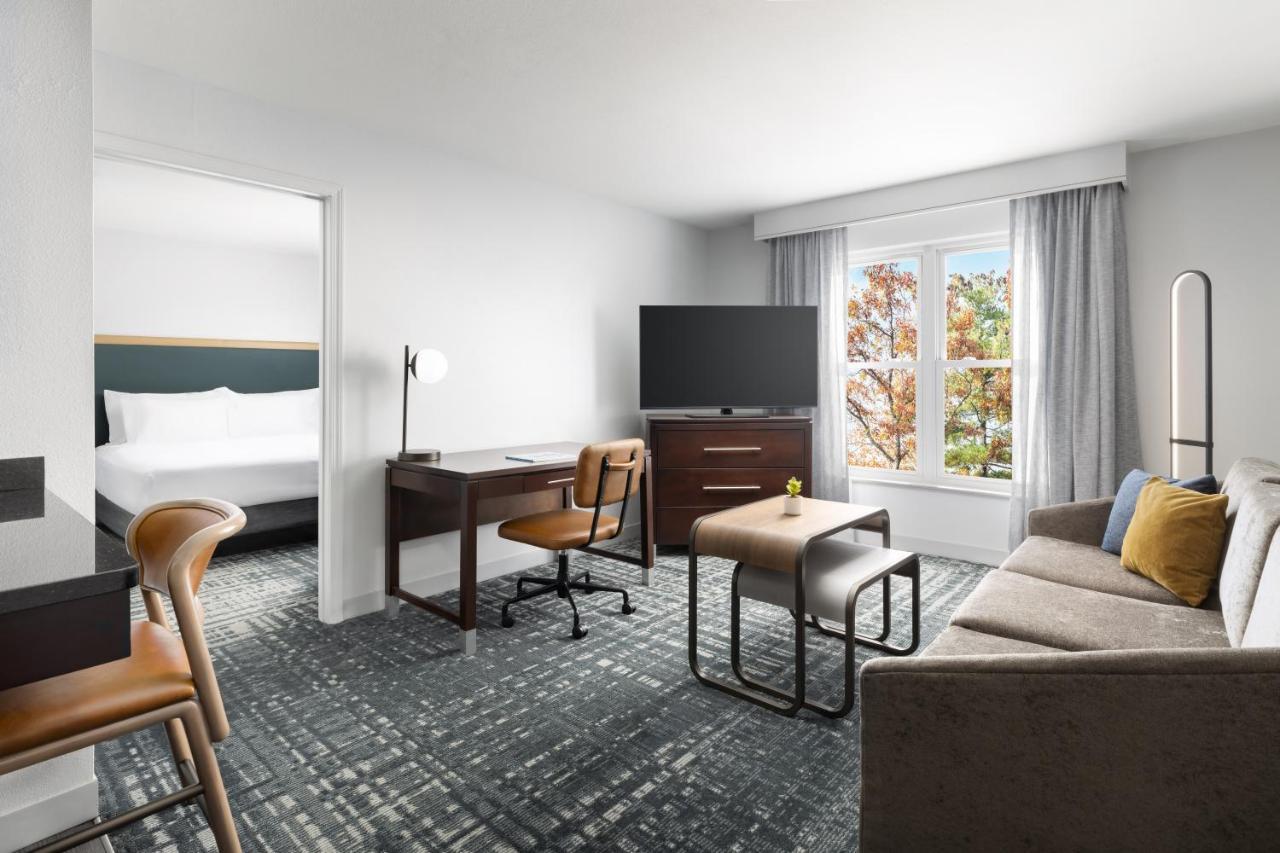 One-Bedroom King Suite Non-Smoking