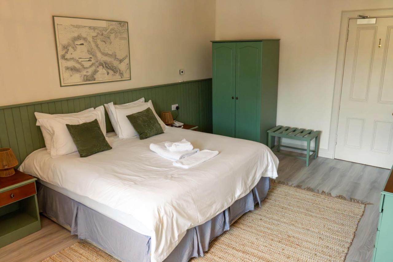 King or Twin Room Inland View