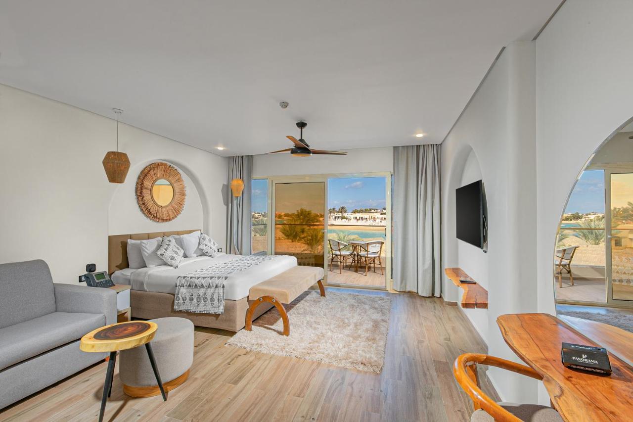 Jacuzzi Suite at Building