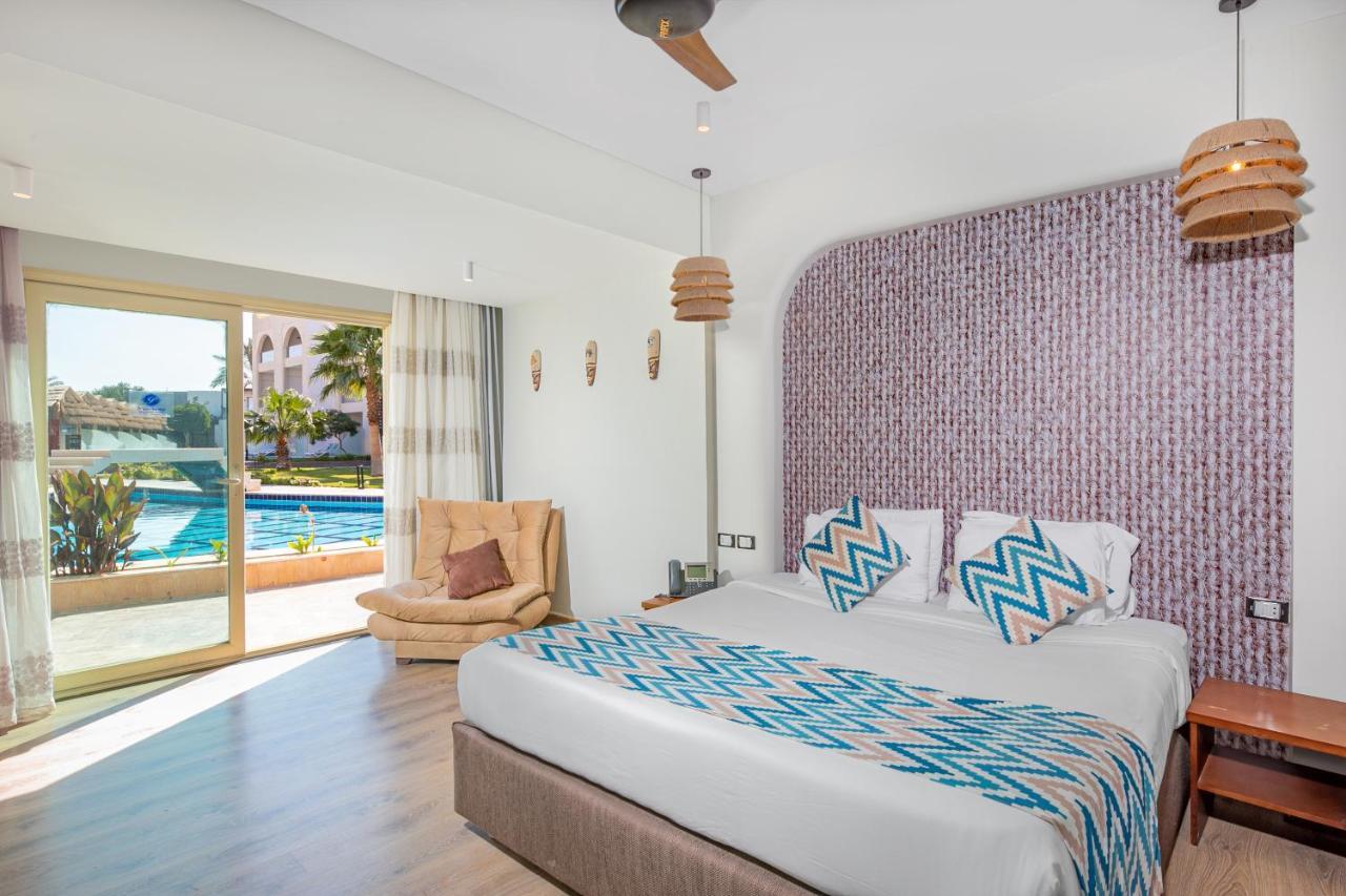 Pool Bungalow