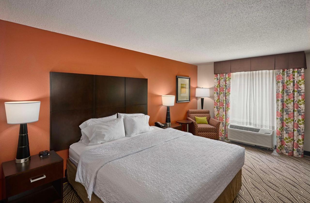 King Room with King Bed - Non-Smoking
