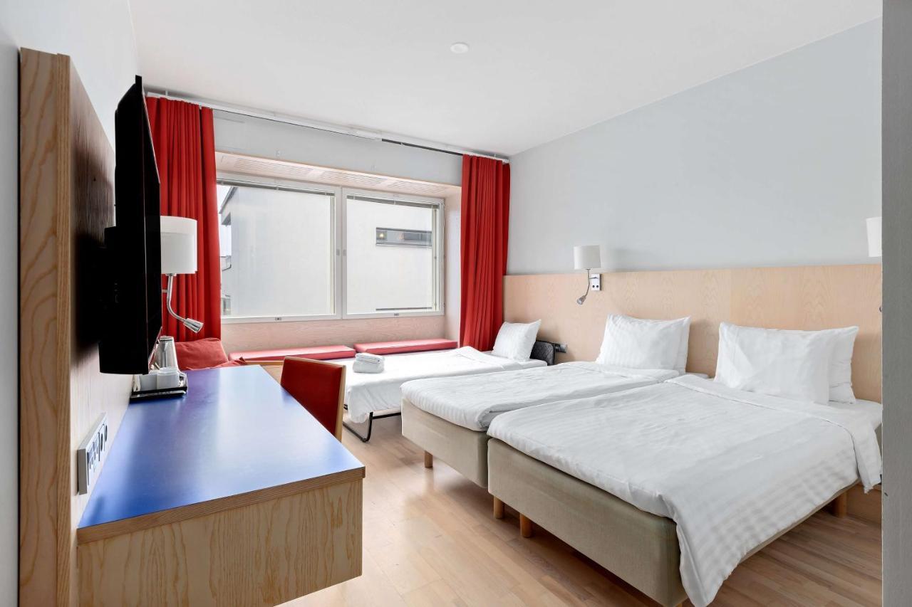 Family Room Two Single Beds Extra Bed,1523038132:JPEG