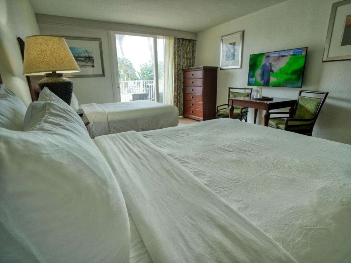 Queen Room Two Queen Beds Marina View Non-Smoking