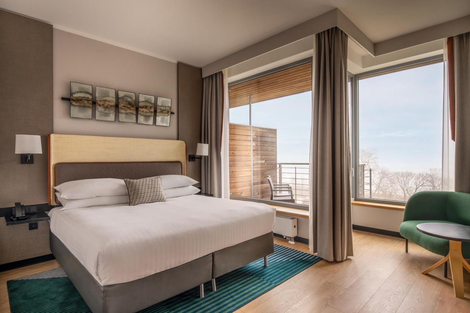 Standard King Room with Balcony and Sea View