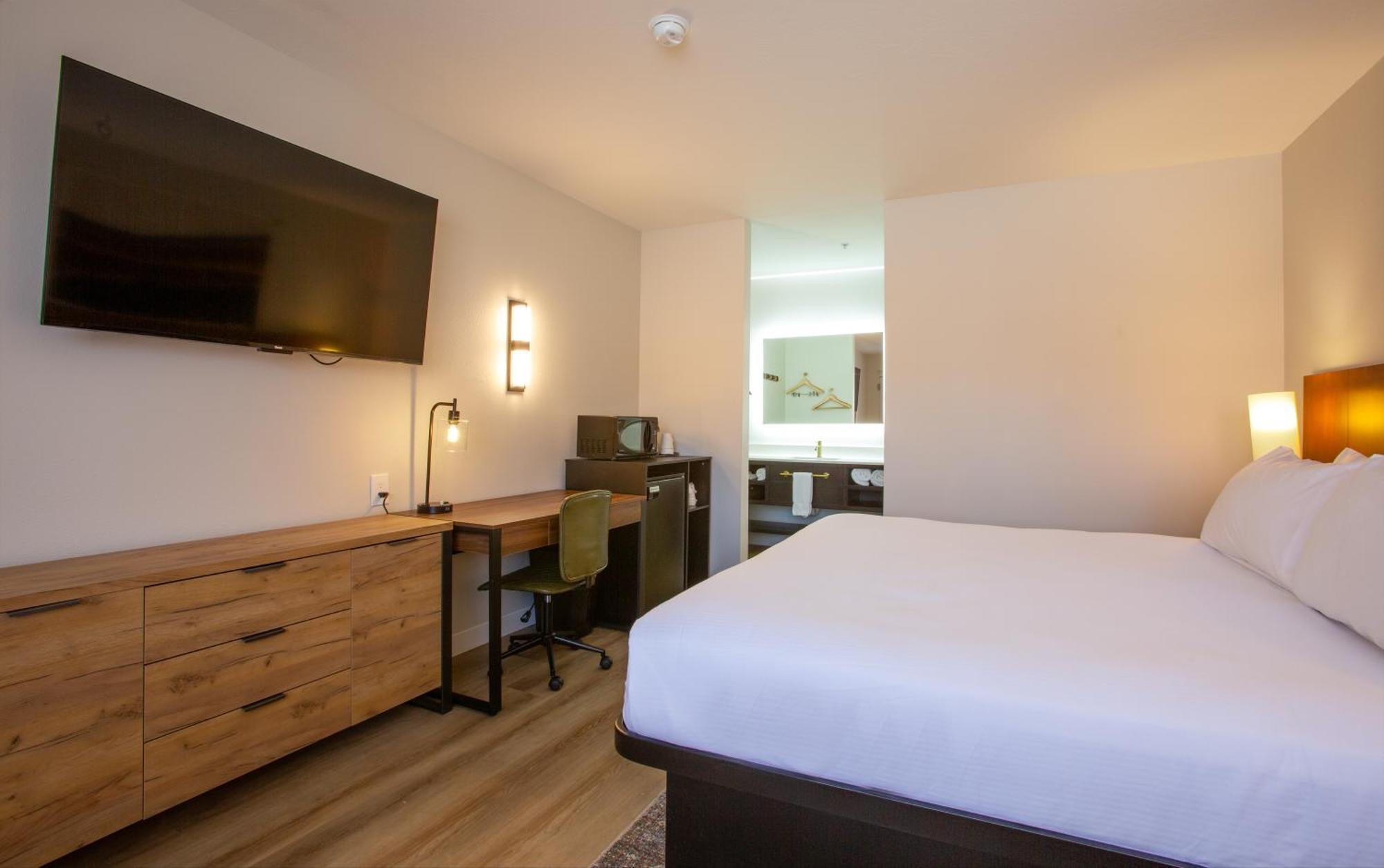 Mini King Suite Non-Smoking