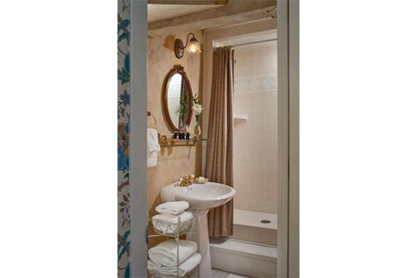 Deluxe Double Room Bath