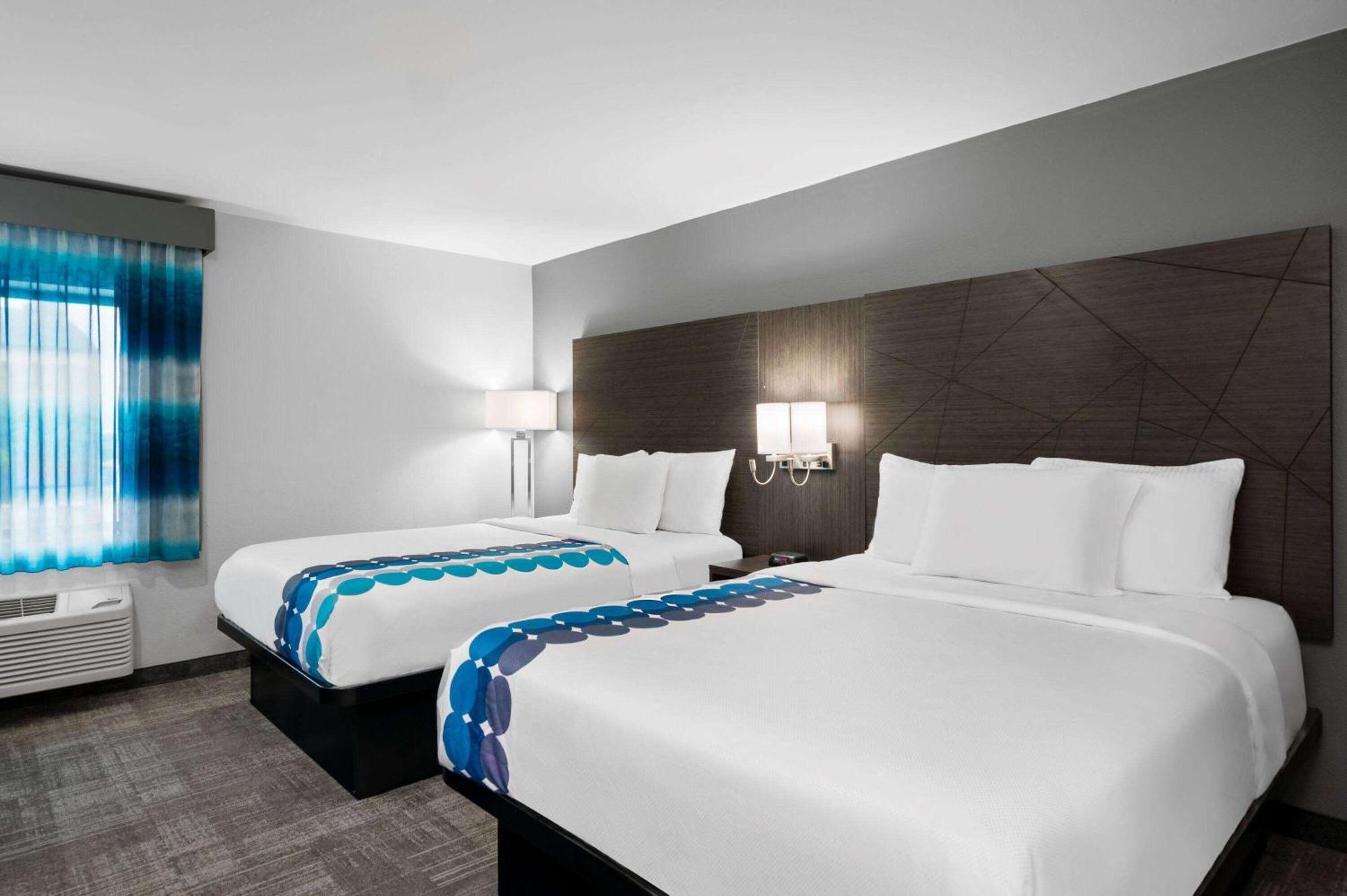 Deluxe Queen Room Two Queen Beds Non-Smoking
