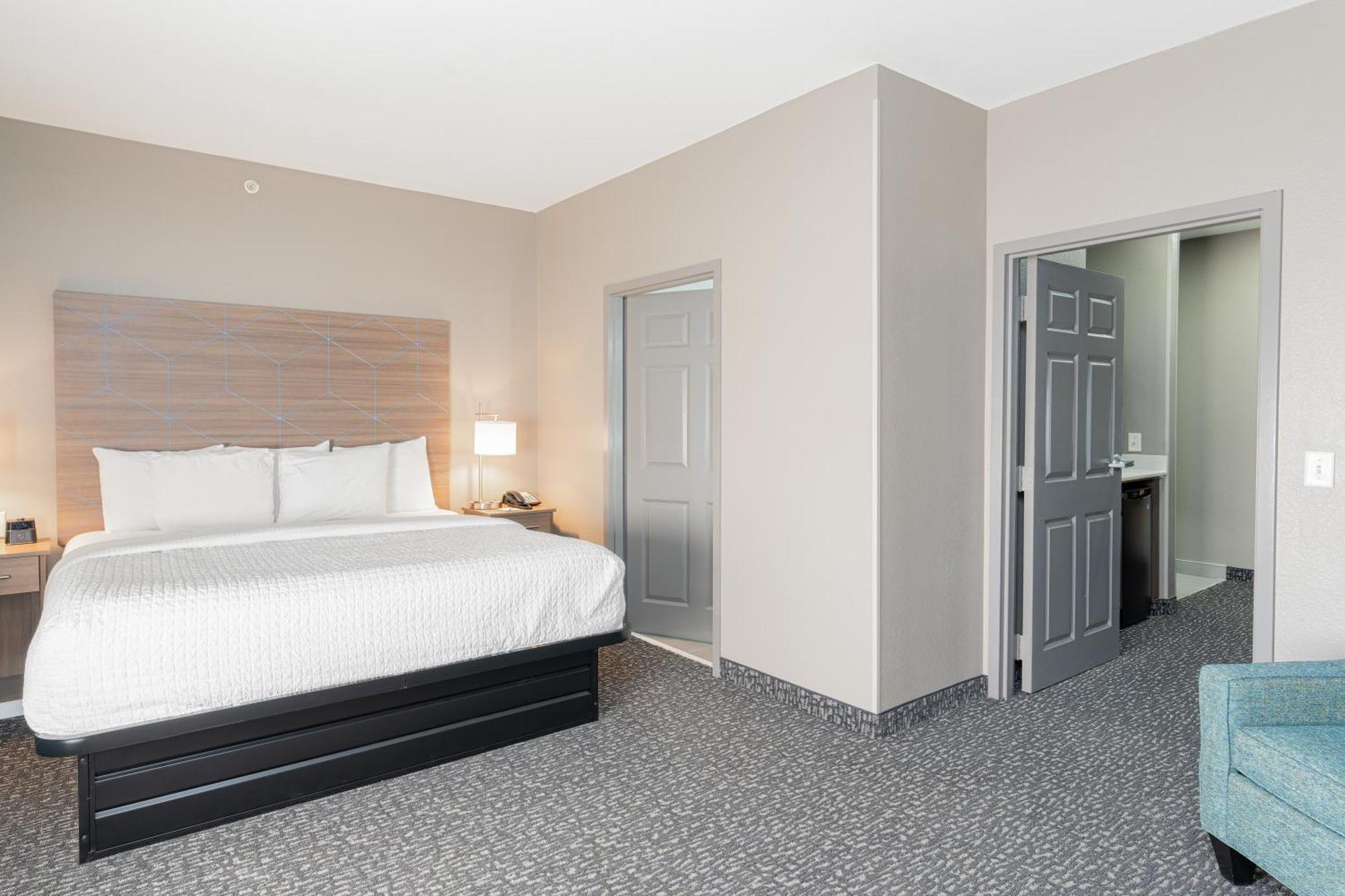 One Bedroom King Suite - Non Smoking
