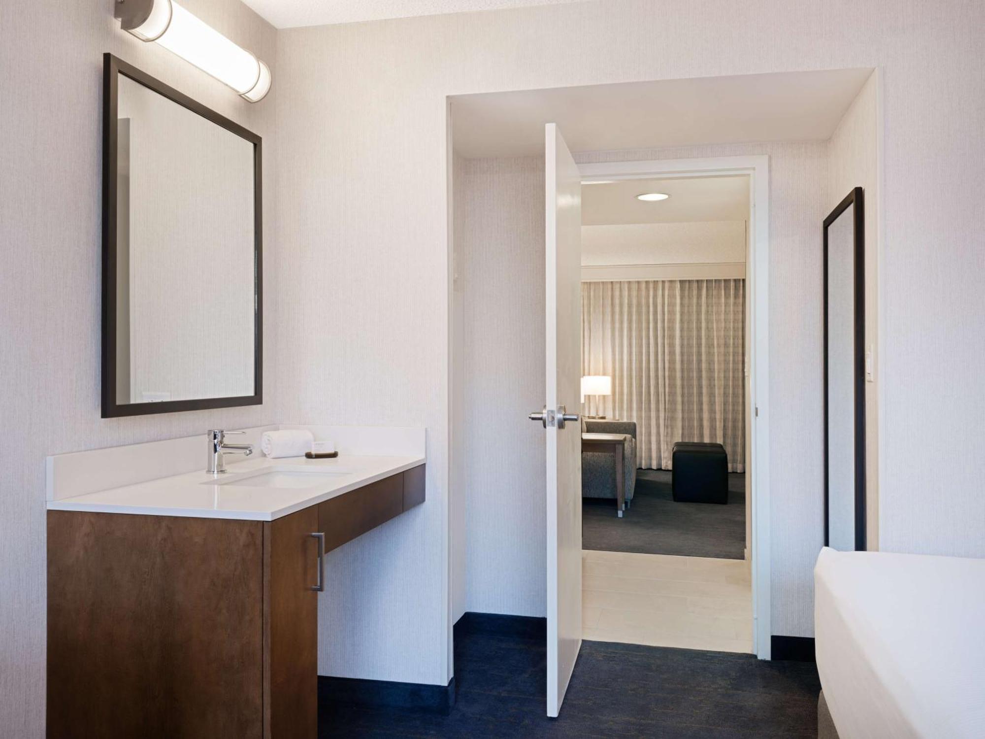Suite Two Double Beds Non-Smoking
