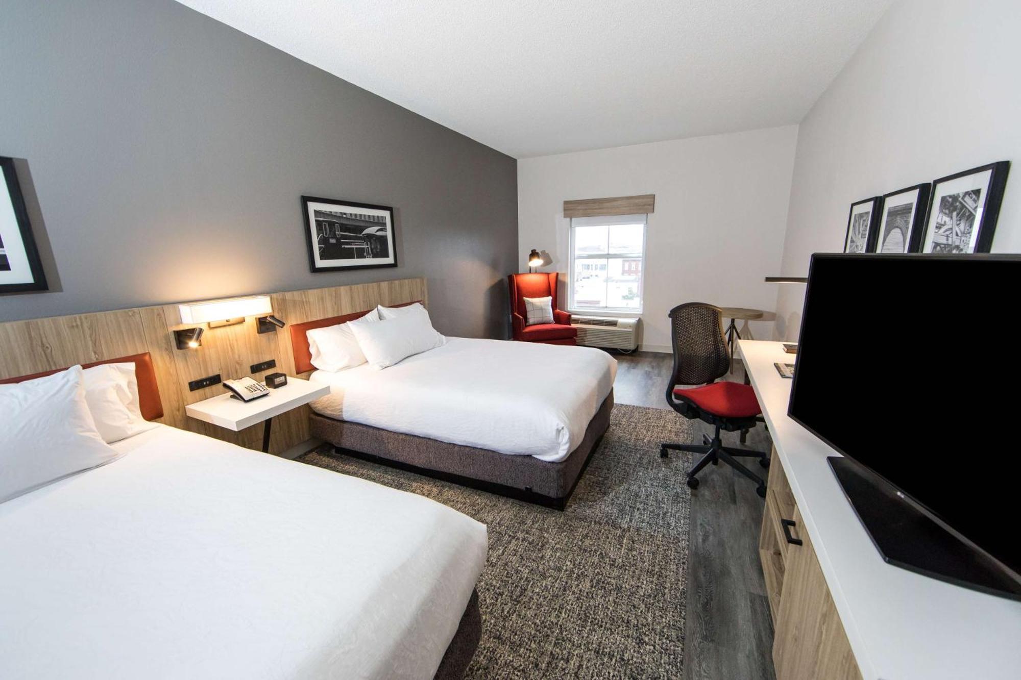 Queen Room Two Queen Beds Hearing Access