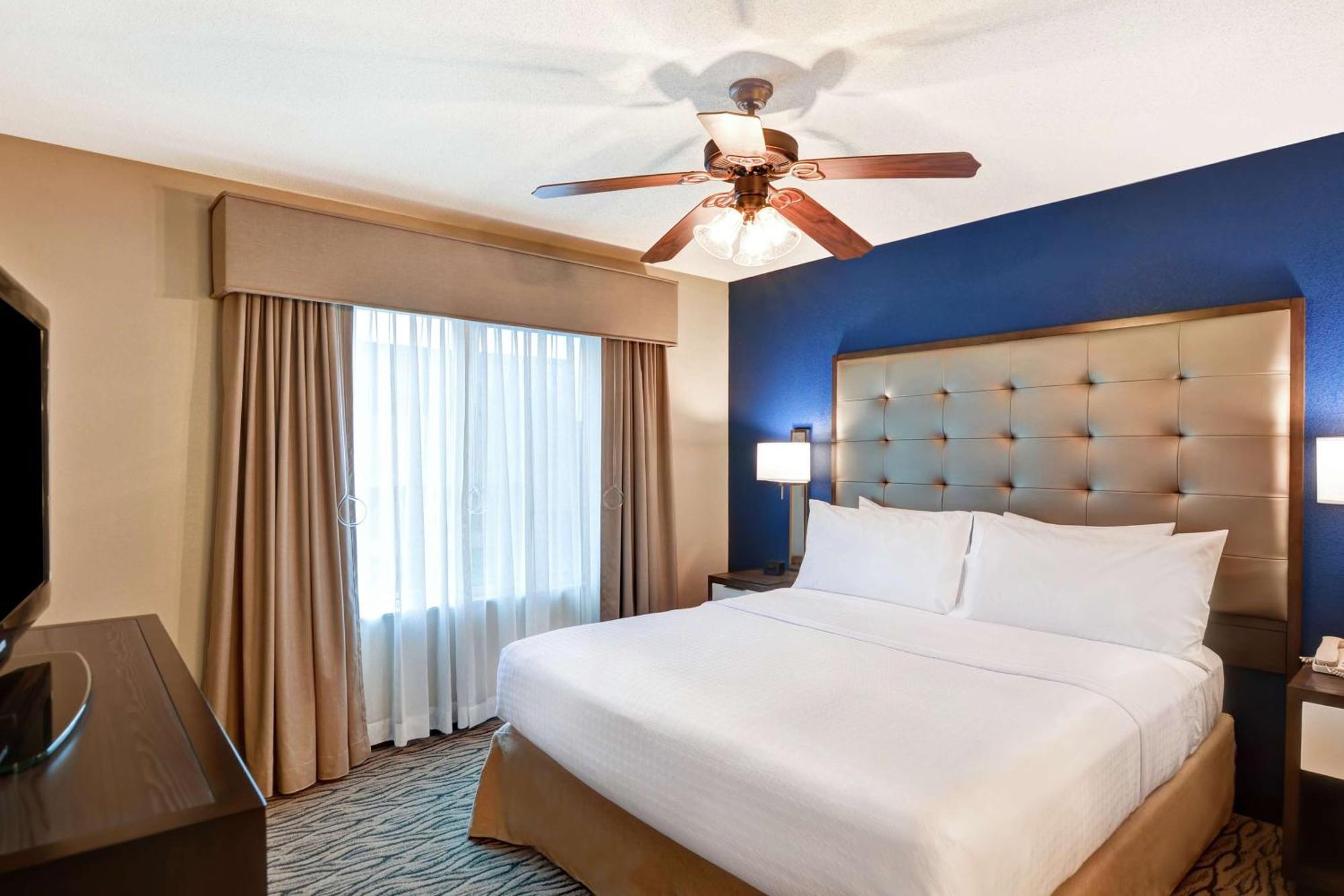 One-Bedroom King Suite One King Bed
