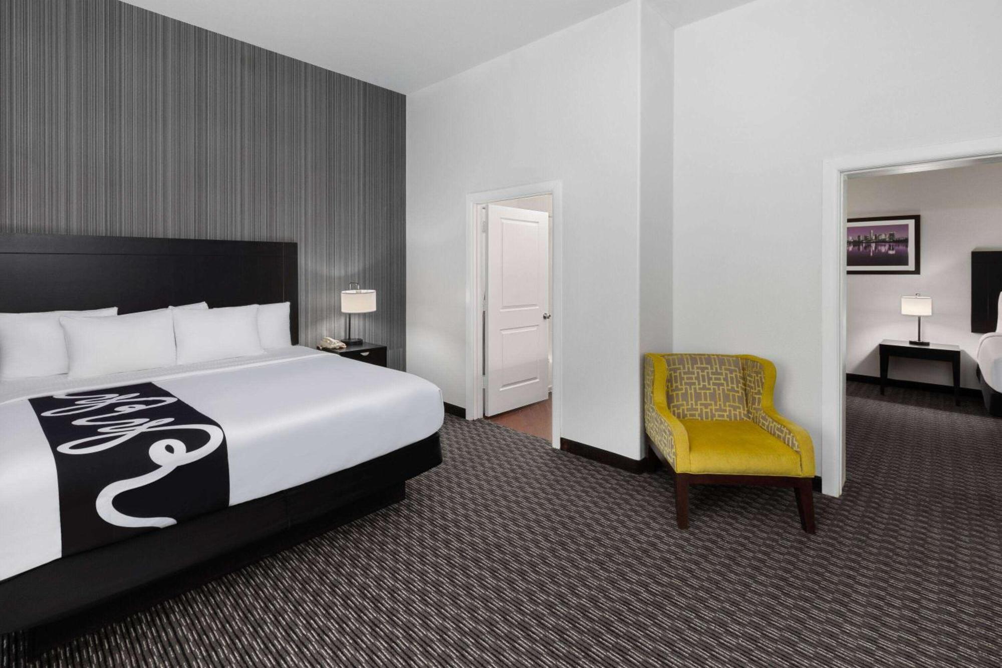 Suite Two King Beds Non-Smoking