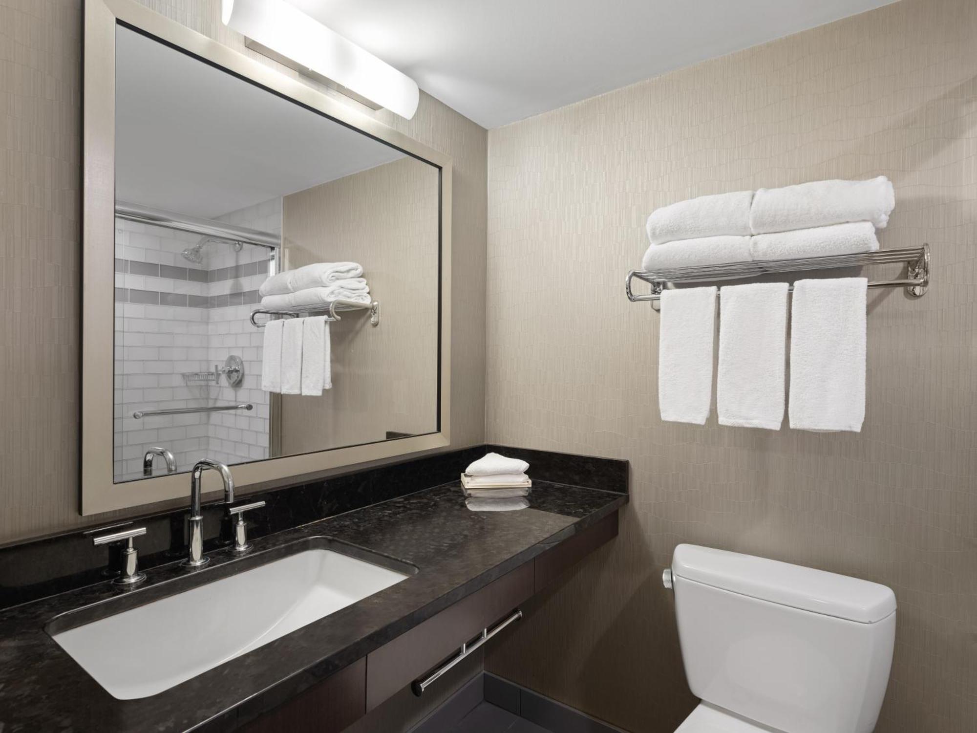 Deluxe Twin Room Hearing Accessible