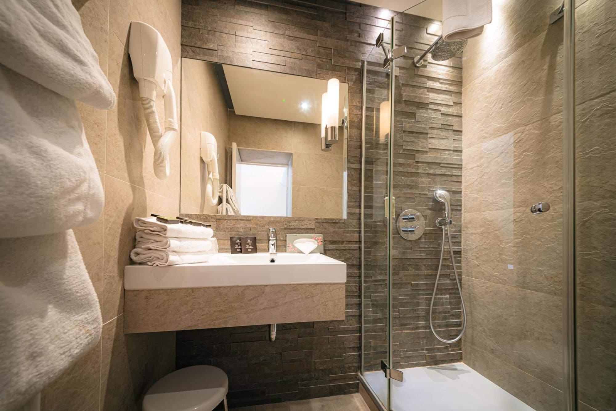 Standard Triple Room,1588072036:JPEG