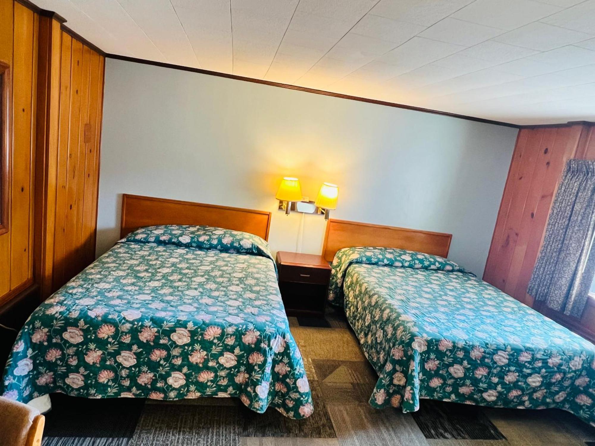 Queen Room Two Queen Beds