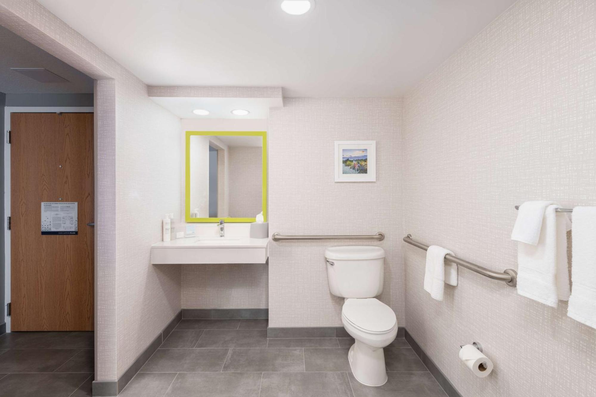 King Room Disability Access Hearing Accessible Non-Smoking