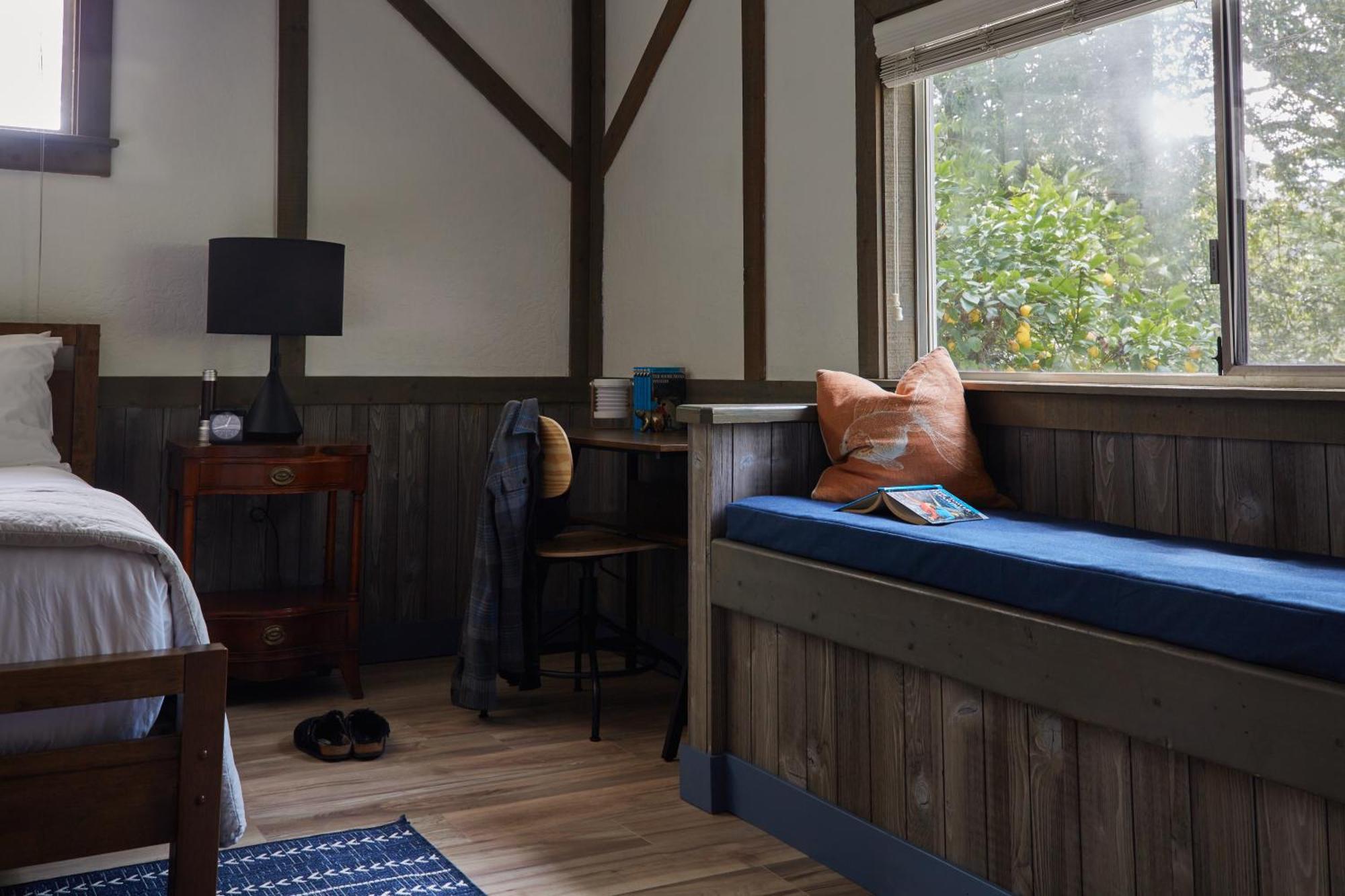 Deluxe King Room - Pet Friendly