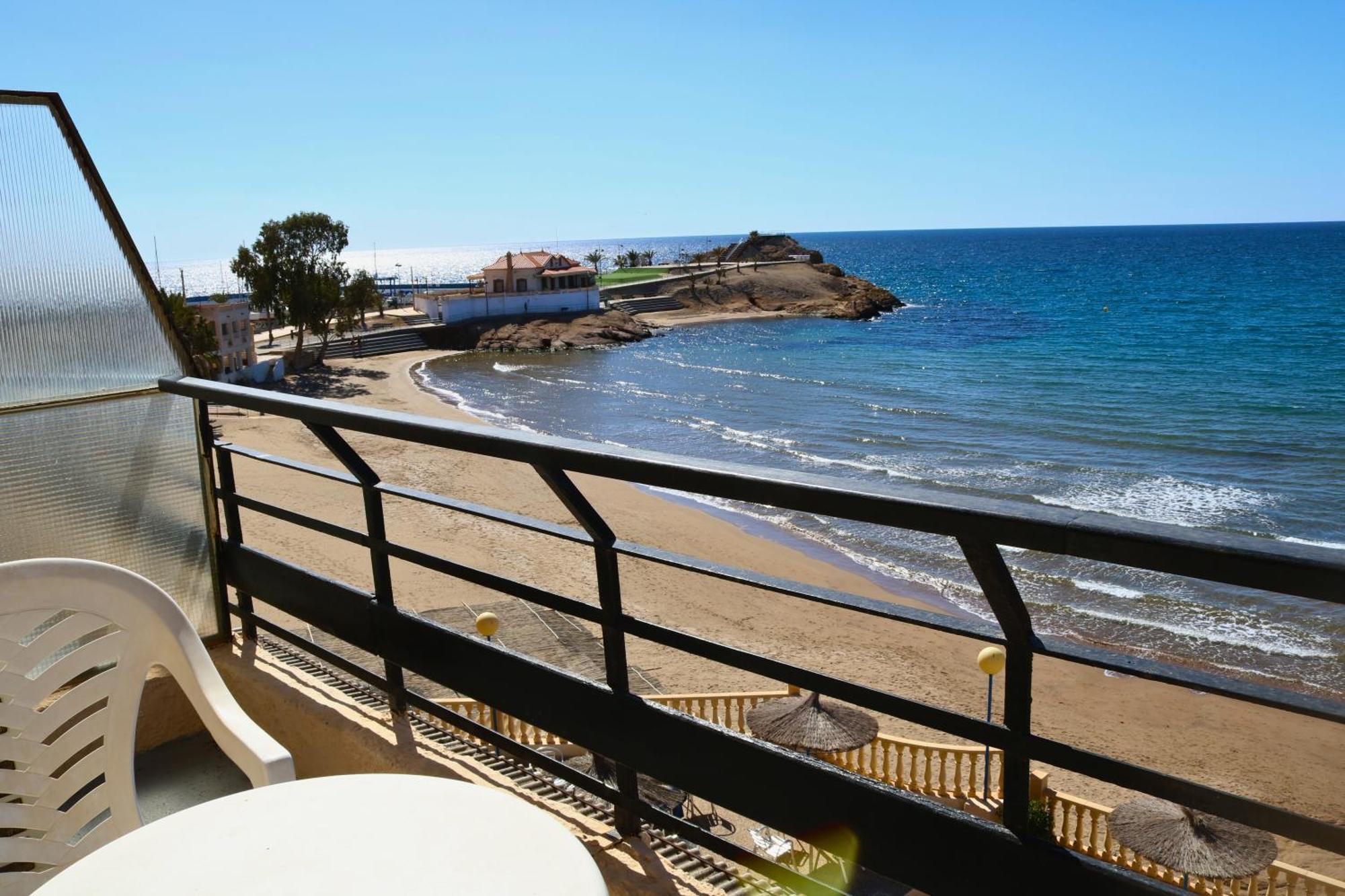 Habitación Doble con balcón y vistas al mar - 2 camas individuales
