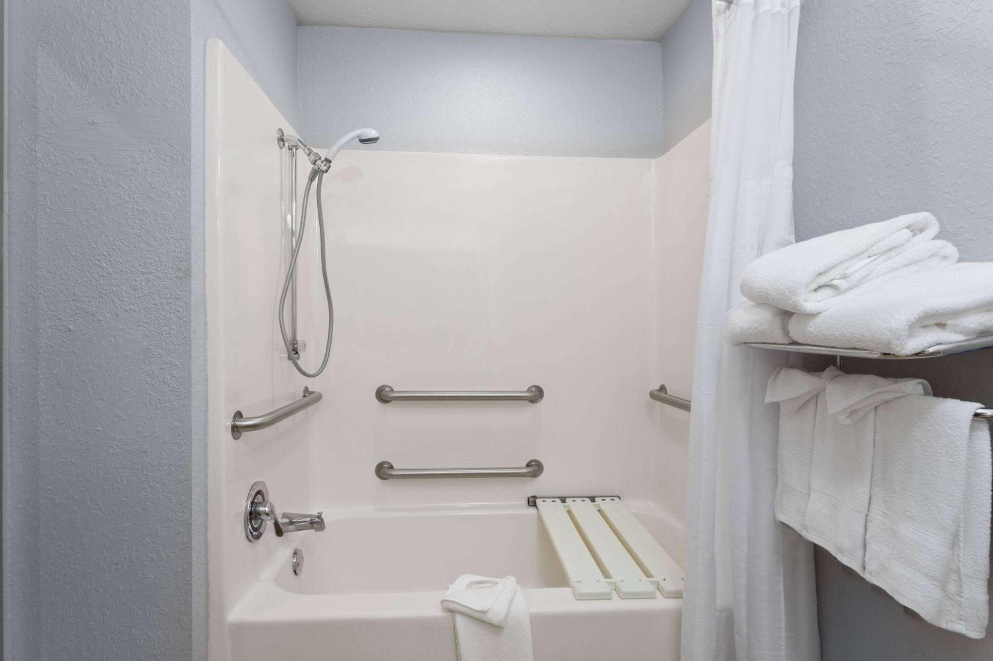 1 Queen Bed Mobility or Hearing Impared Access Studio Suite Non-Smoking,1499017696:JPEG