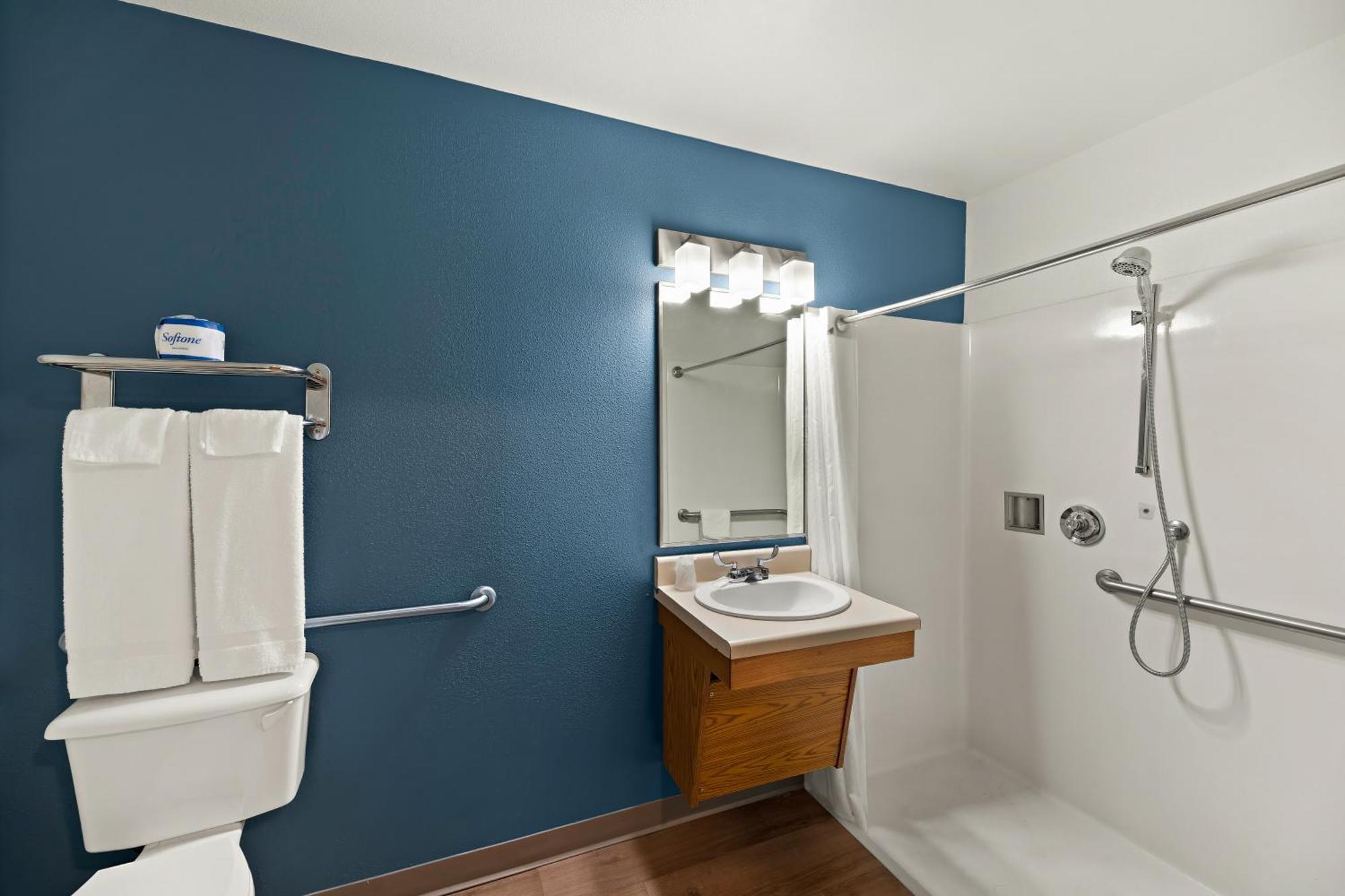Standard Double Room Roll Shower Disability Access or Non-Smoking