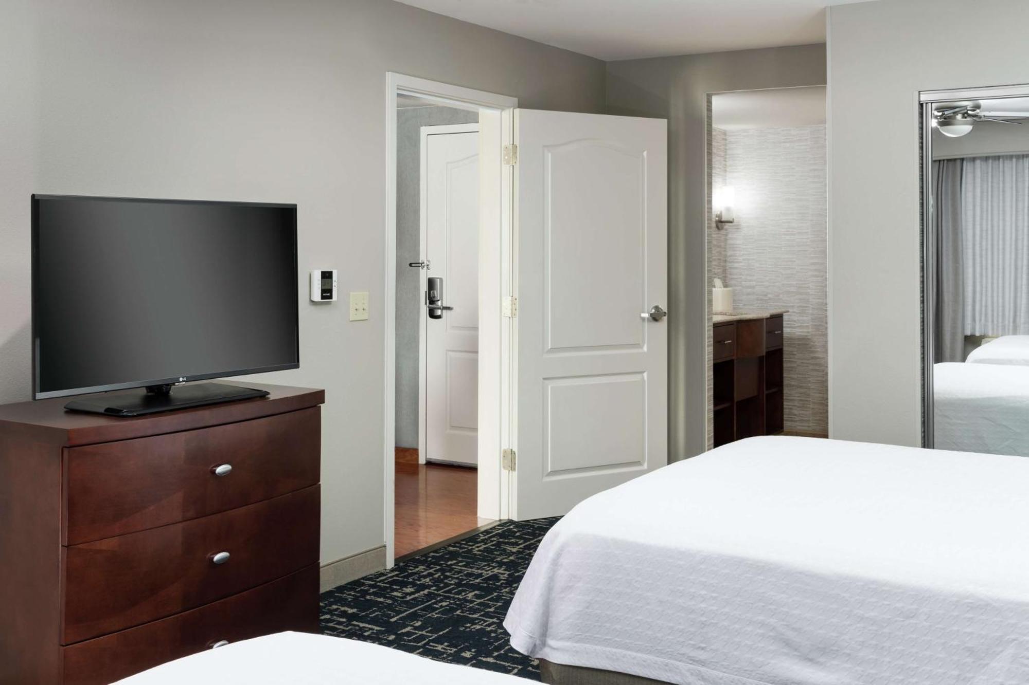Two Bedroom Suite One King Two Queen Beds Non-Smoking