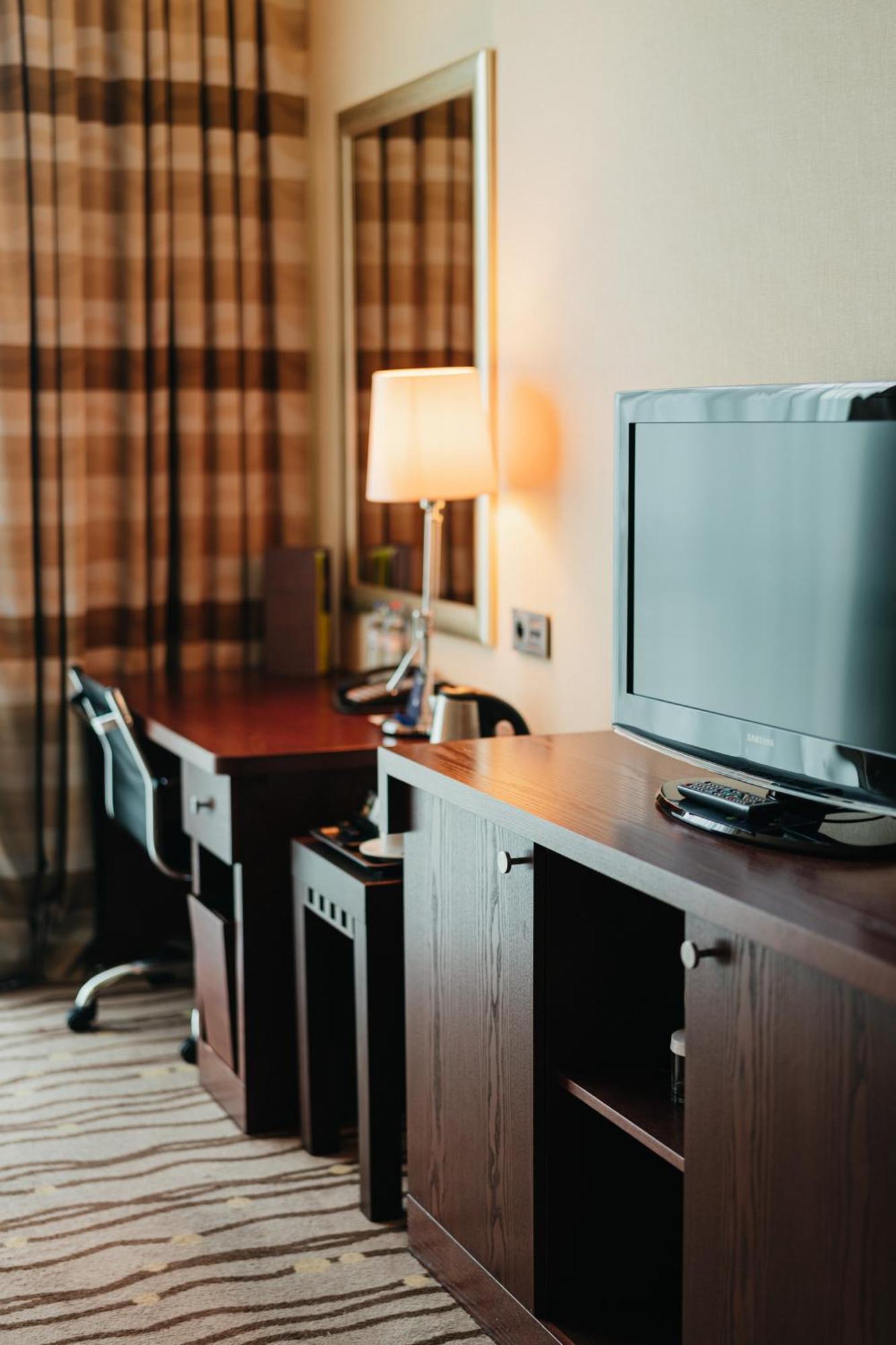 One-Bedroom King Suite